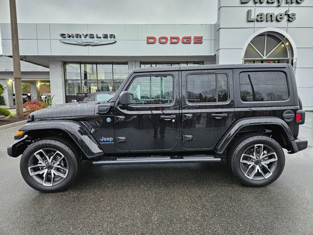 Used 2024 Jeep Wrangler Unlimited image 2