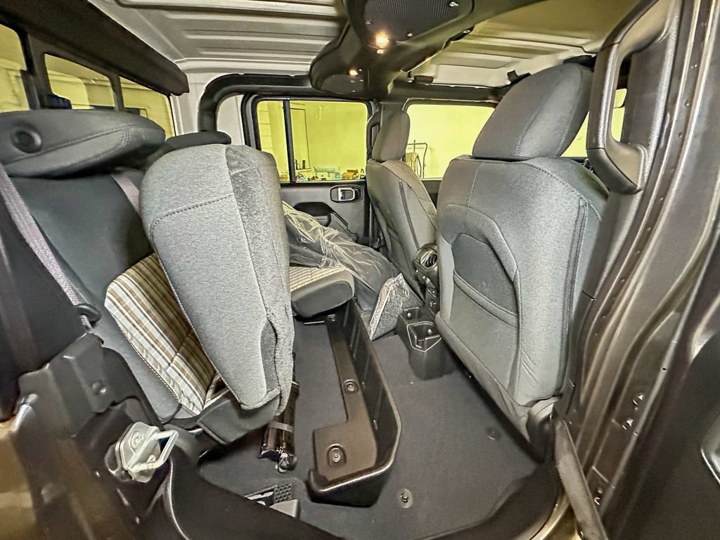 New 2026 Jeep Gladiator Sport AWD/4WD image 4