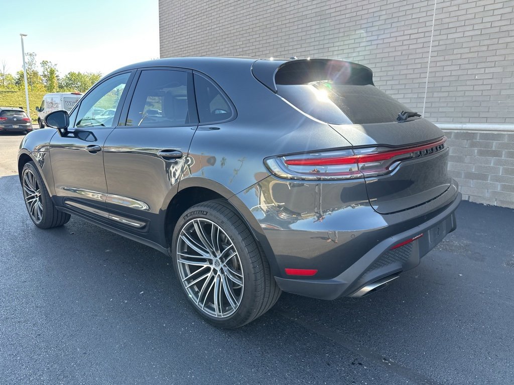 Used 2023 Porsche Macan Turbo image 3
