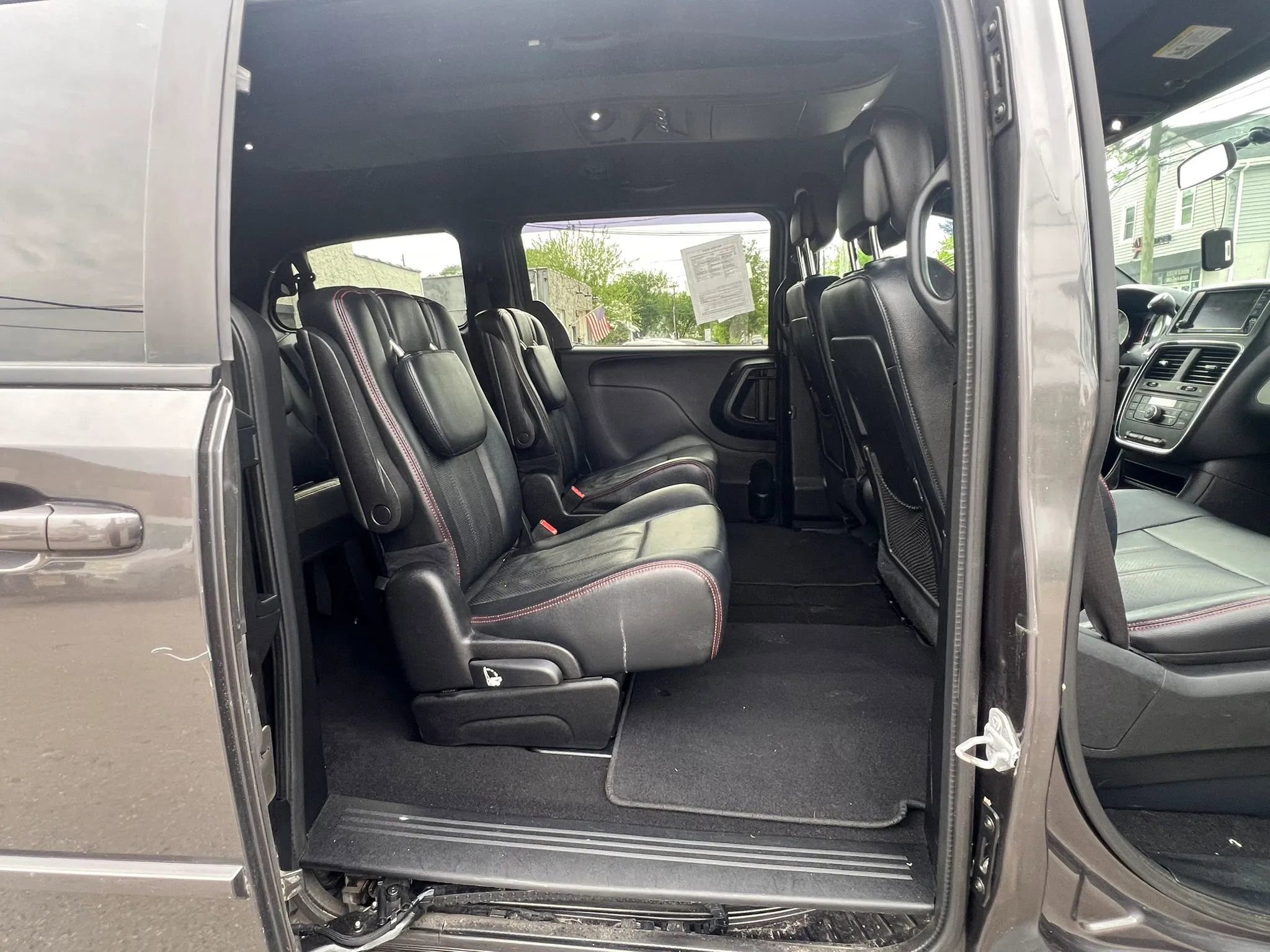 Used 2016 Dodge Grand Caravan R/T FWD image 31