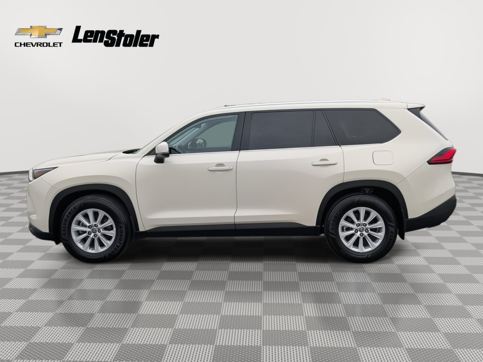 Used 2024 Toyota Grand Highlander XLE image 2