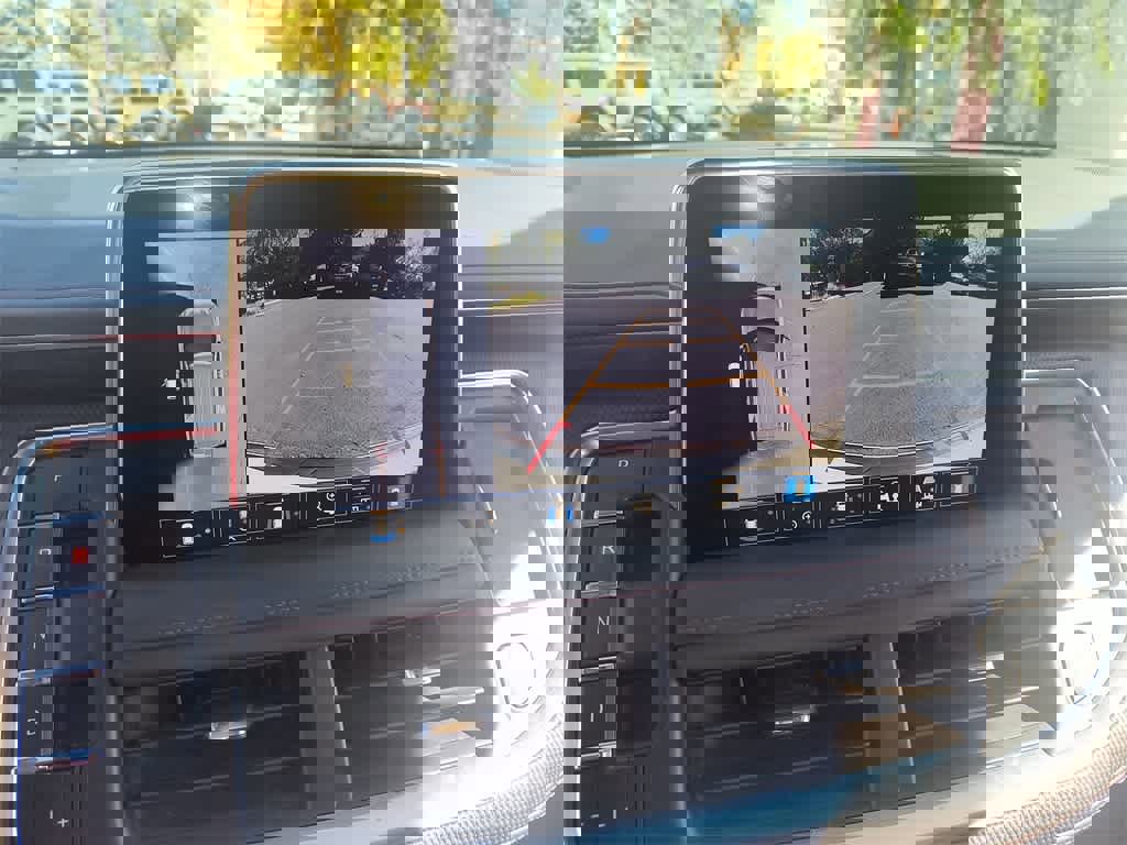 Used 2021 Chevrolet Suburban RST w/ Luxury Package image 17