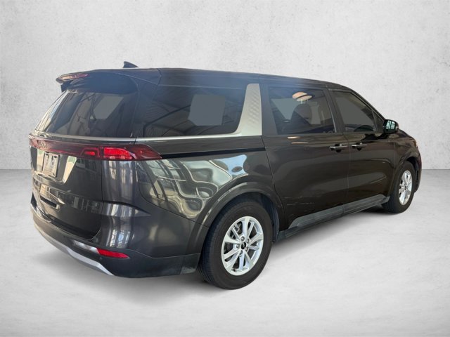 Used 2024 Kia Carnival LX FWD image 4