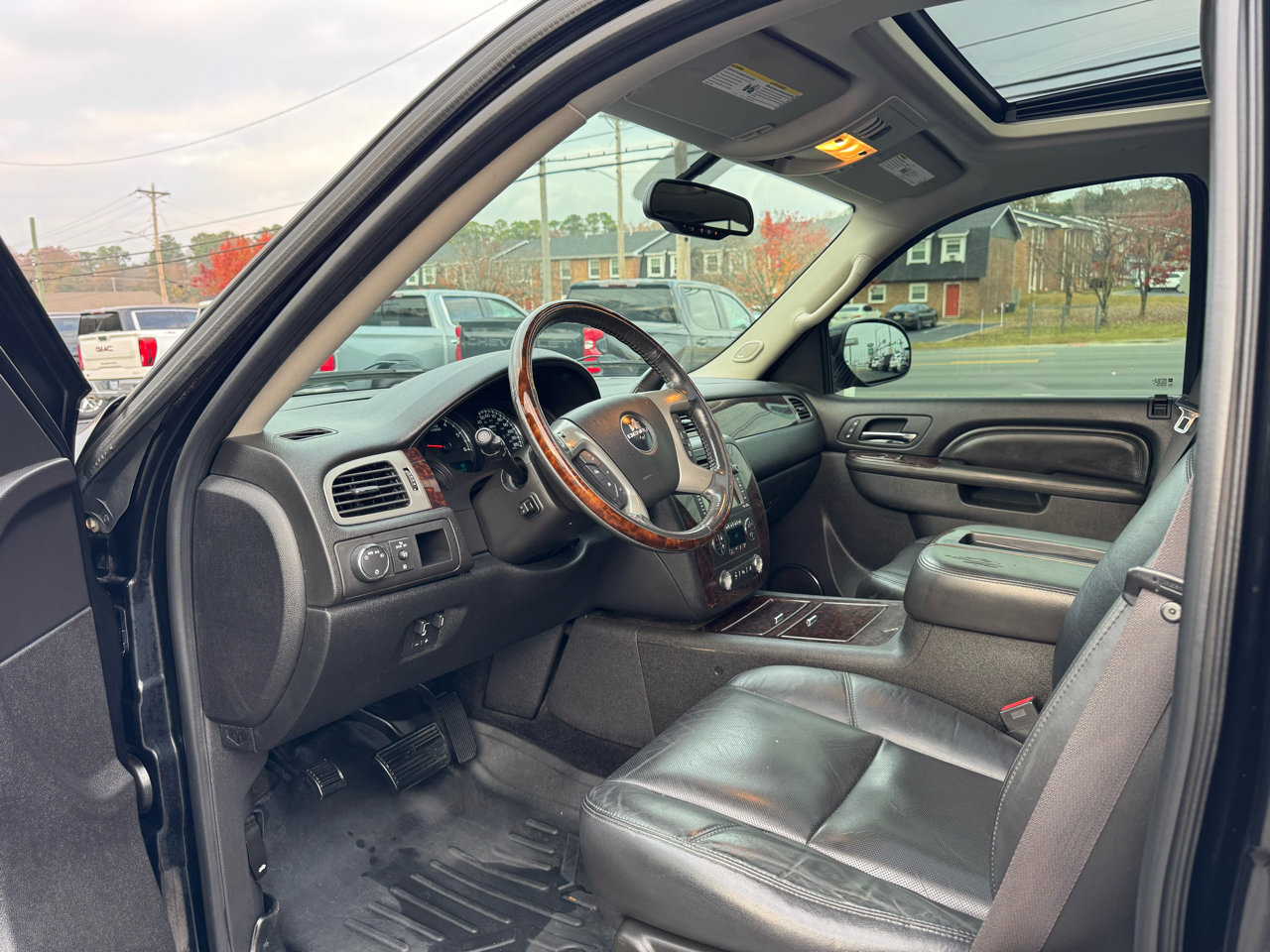 Used 2011 GMC Yukon XL Denali image 17