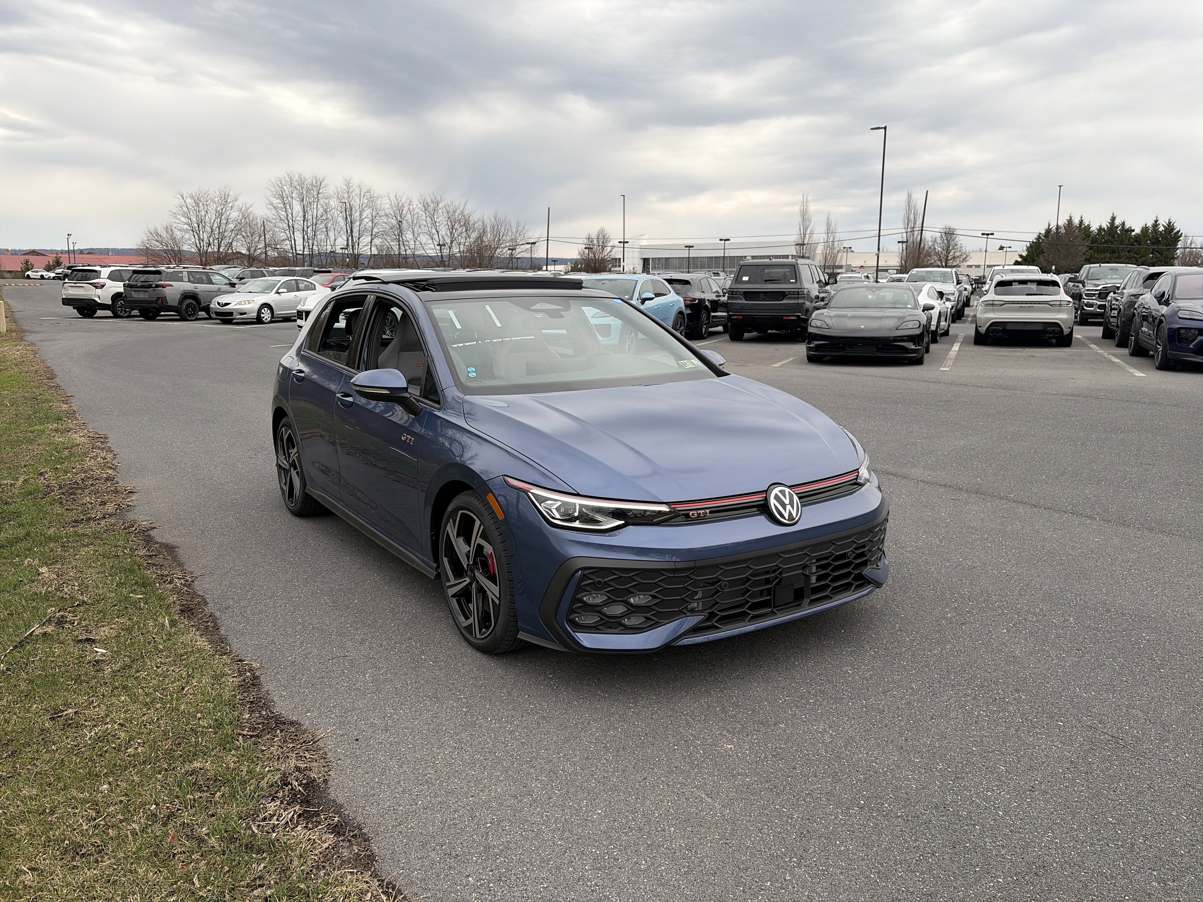 New 2026 Volkswagen GTI SE image 3