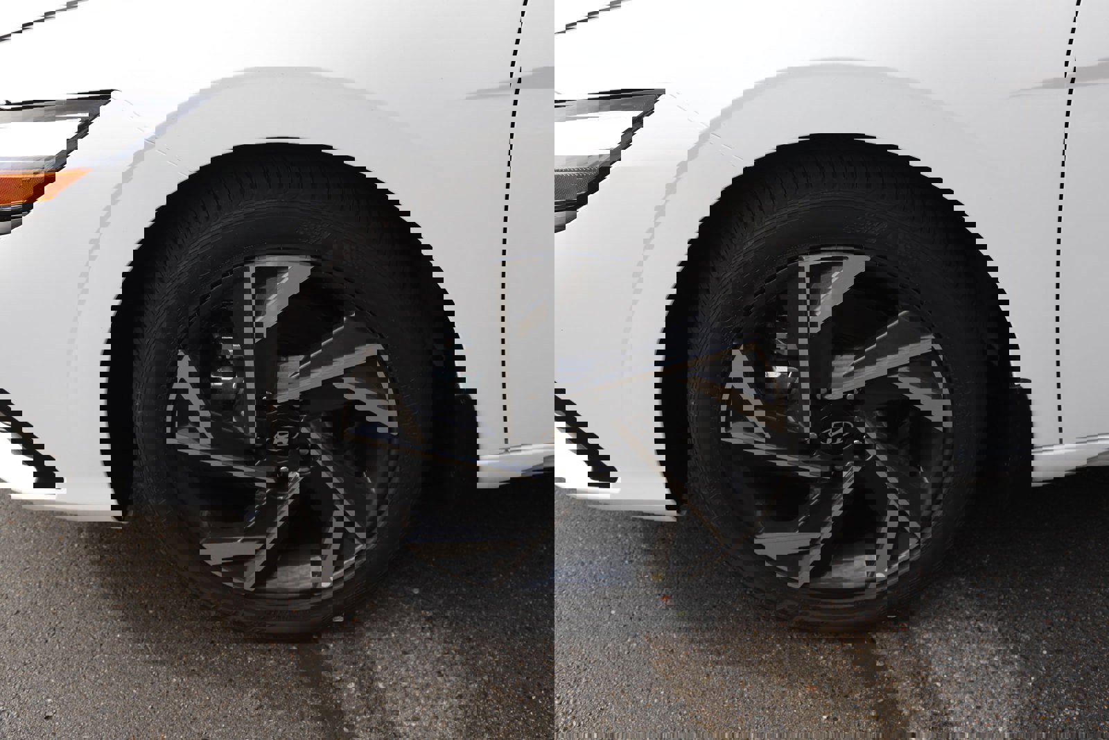 New 2025 Hyundai Elantra Sport image 13