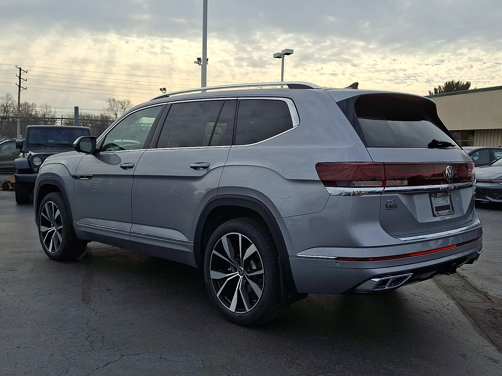 New 2026 Volkswagen Atlas SEL Premium R-Line image 3