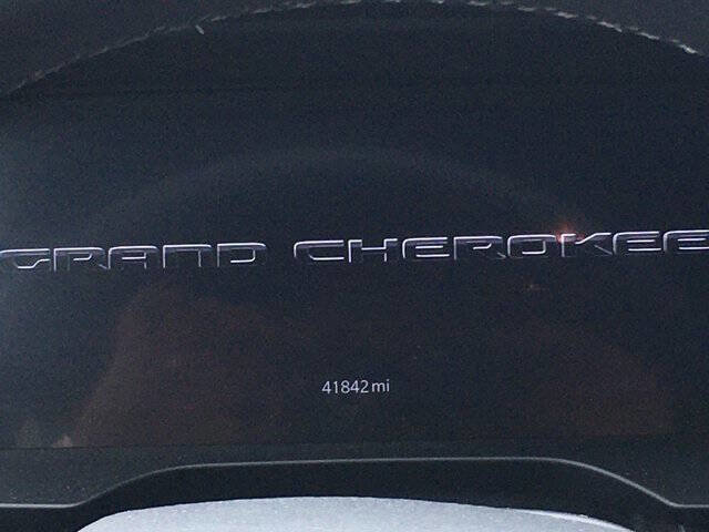 Used 2024 Jeep Grand Cherokee L Laredo image 16