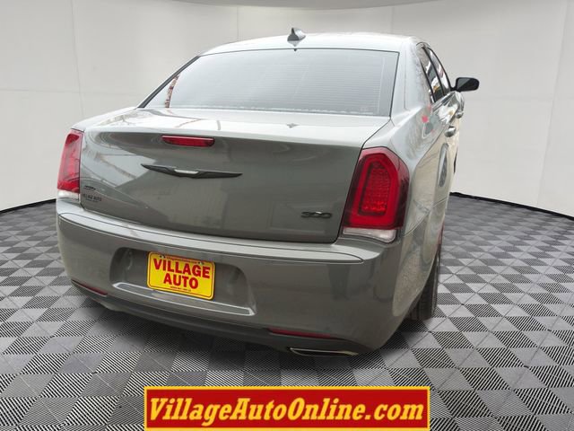 Used 2018 Chrysler 300 Touring w/ Sport Appearance Package image 13