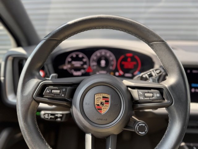 Used 2024 Porsche Cayenne image 16