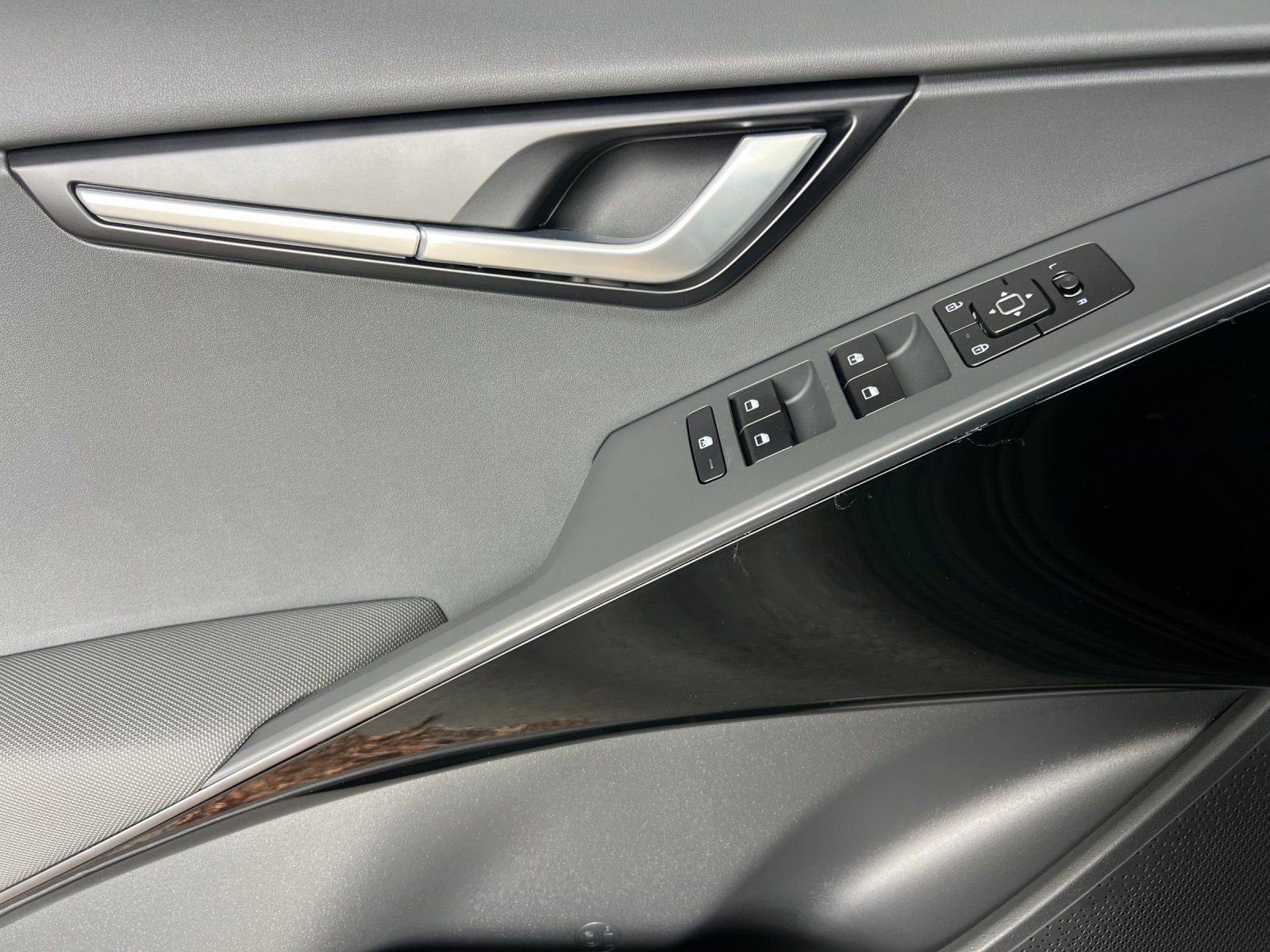 New 2026 Kia Niro EX FWD image 11