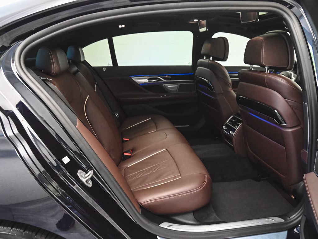 Used 2022 BMW 750i xDrive w/ M Sport Package AWD/4WD image 33