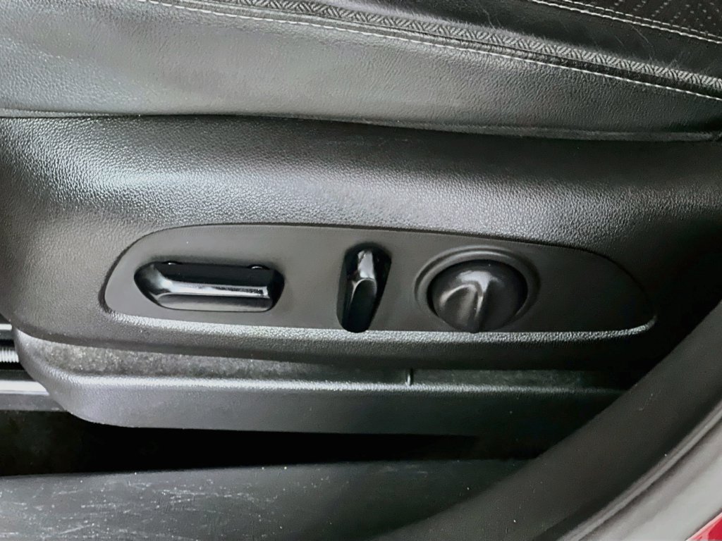 Used 2021 Buick Encore GX Essence w/ Experience Buick Package FWD image 13