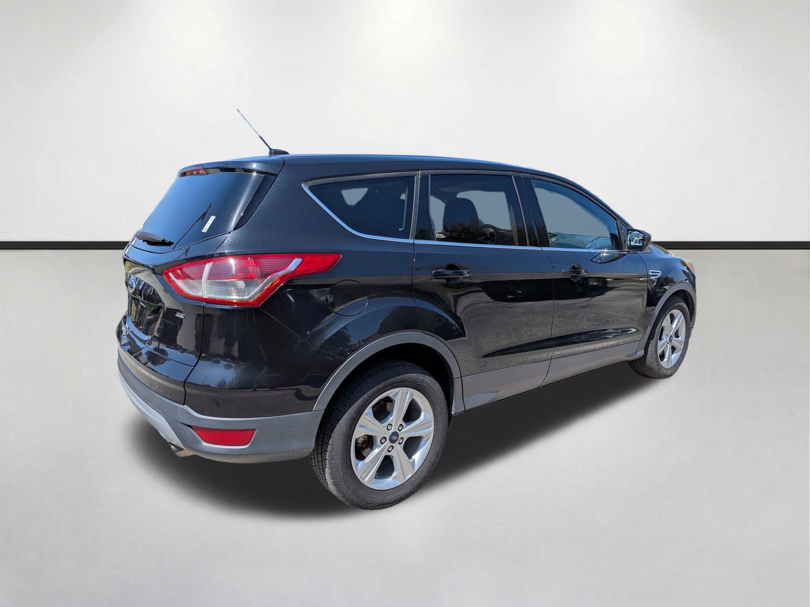 Used 2015 Ford Escape SE image 4
