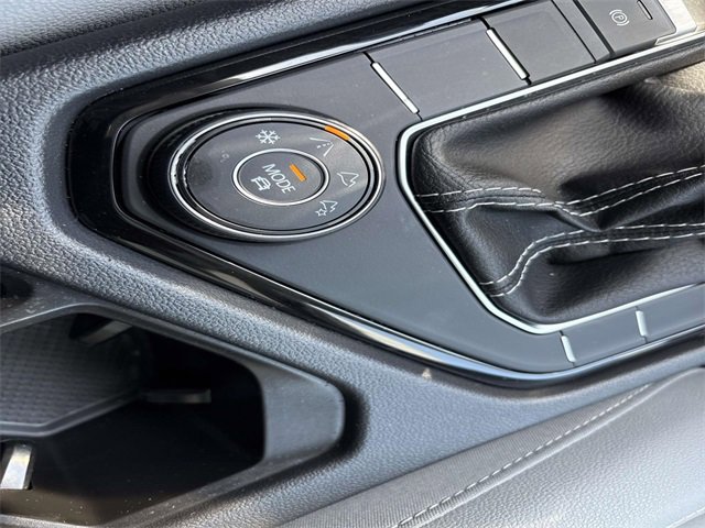 Certified 2024 Volkswagen Taos SE w/ Panoramic Sunroof Package image 45
