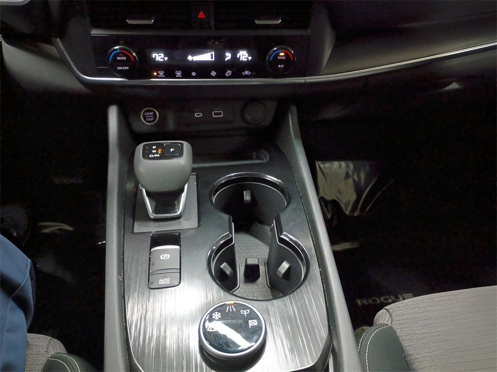 Used 2023 Nissan Rogue SV image 12