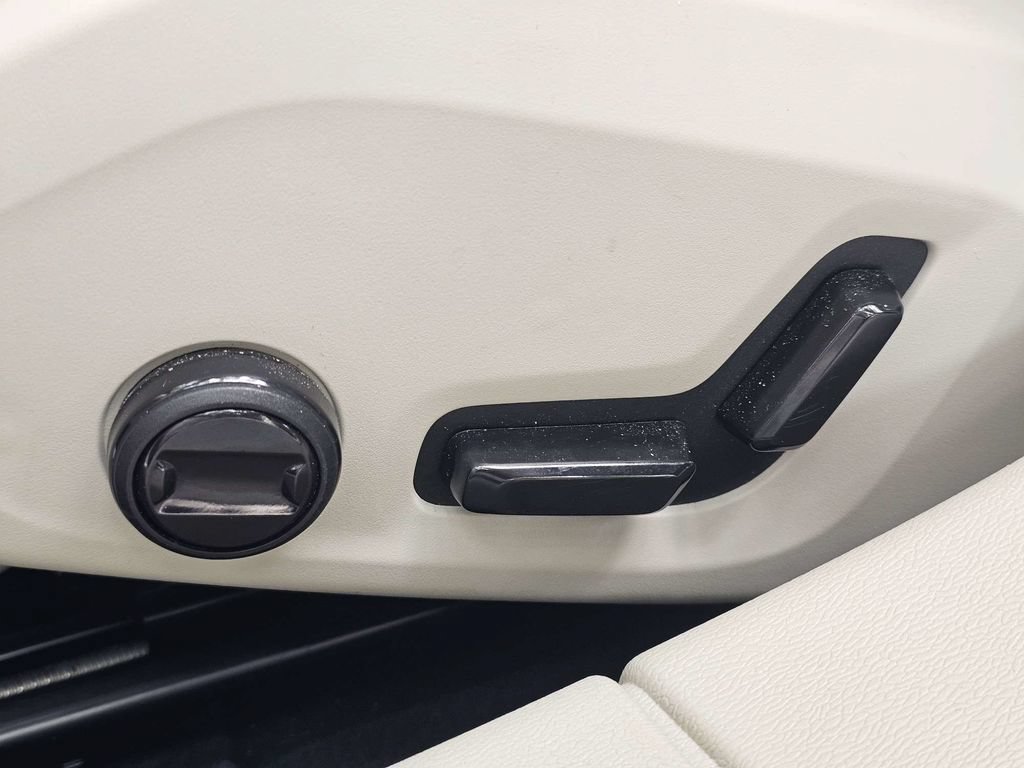 Certified 2024 Volvo S60 B5 Plus w/ Climate Package FWD image 18