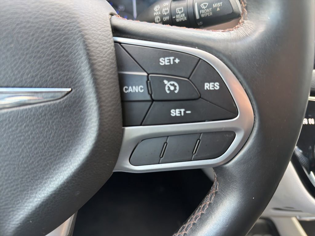 Used 2017 Chrysler Pacifica Touring-L image 22