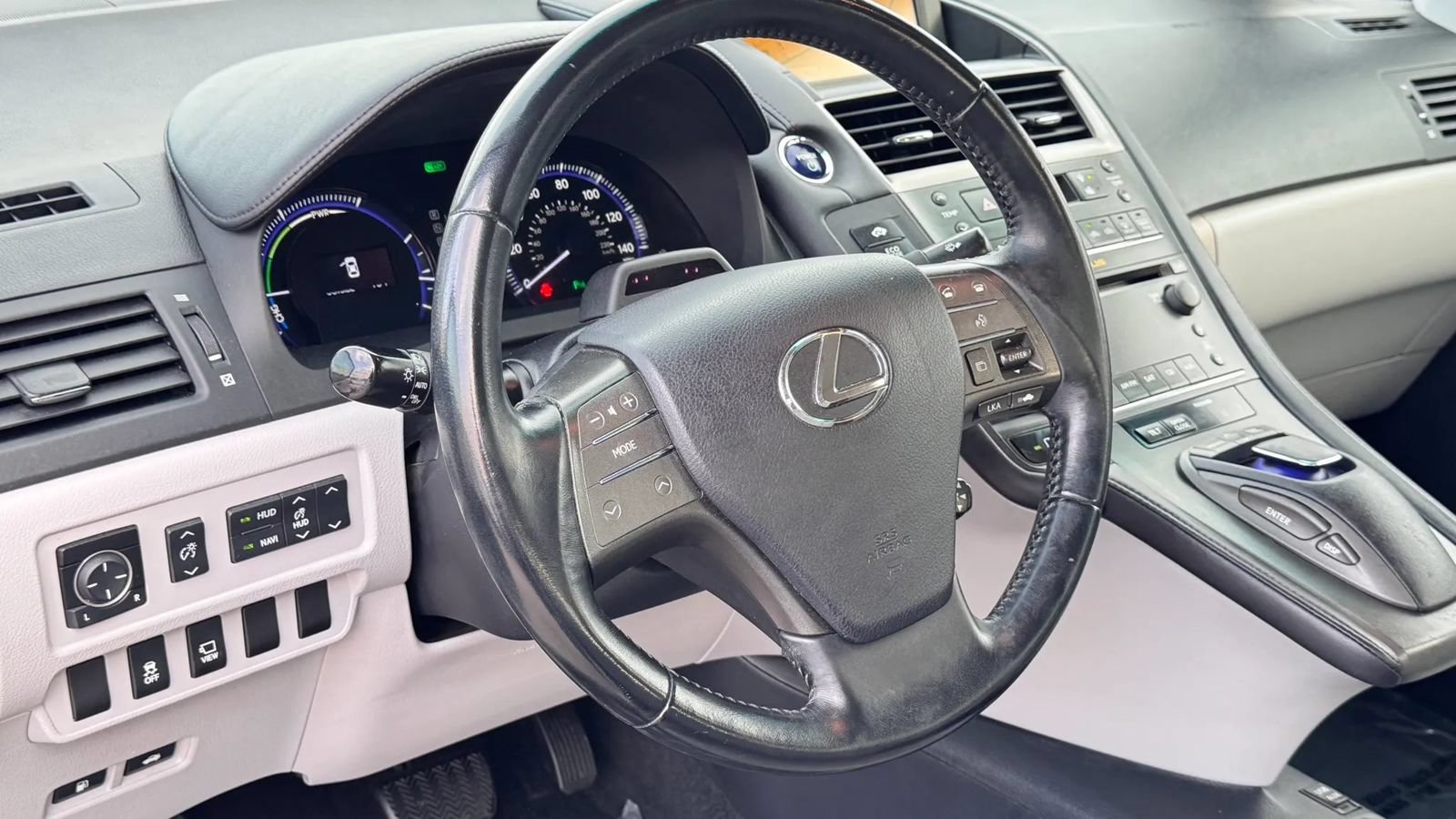 Used 2010 Lexus HS 250h Premium w/ Tech Pkg FWD image 3