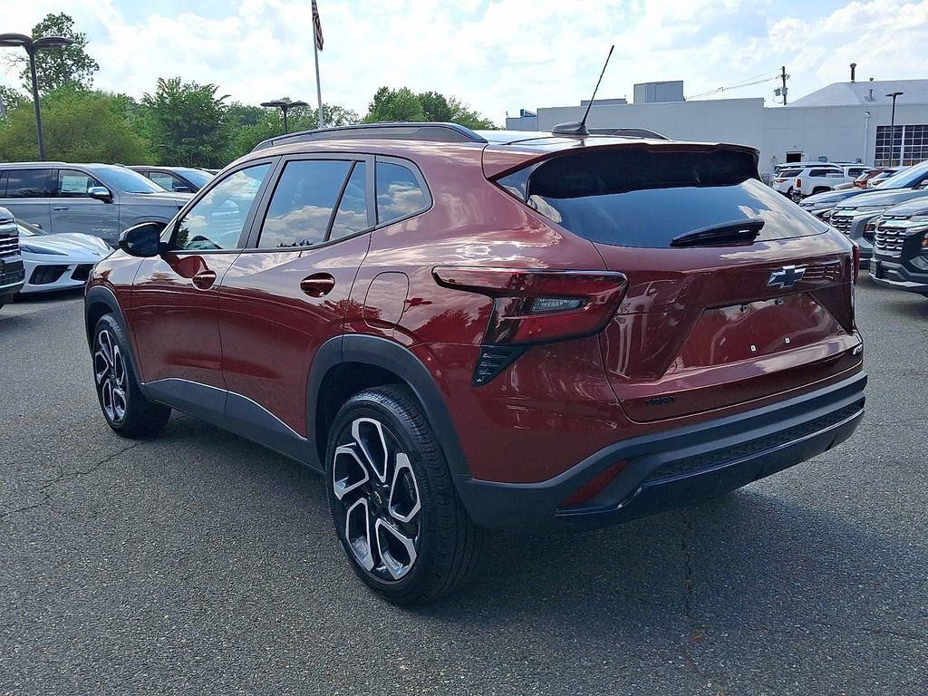 Certified 2025 Chevrolet Trax RS w/ Sunroof Package FWD image 4