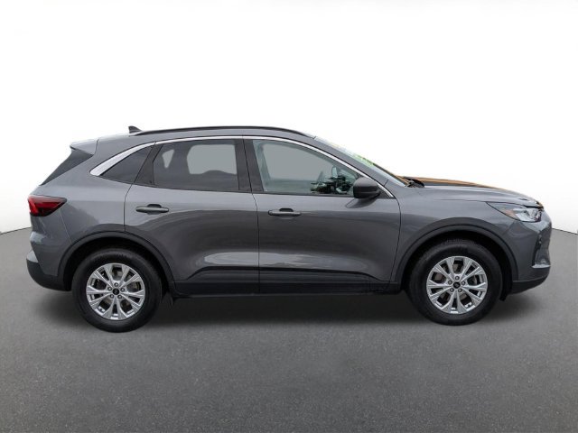 Certified 2023 Ford Escape Active w/ Tech Pack #1 AWD/4WD image 2