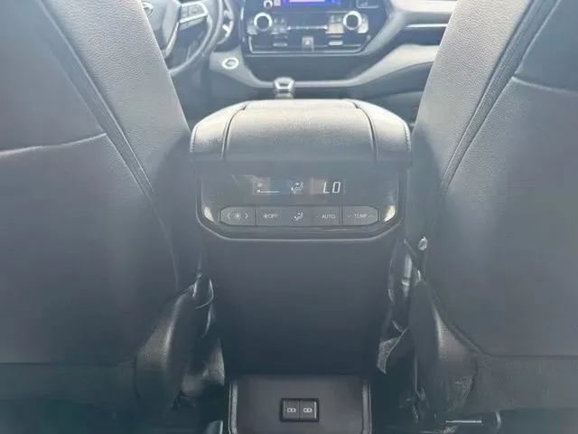Used 2024 Toyota Highlander XSE AWD/4WD image 21
