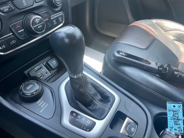 Used 2016 Jeep Cherokee Limited w/ Luxury Group AWD/4WD image 26