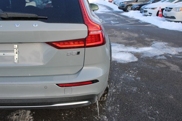 Used 2025 Volvo V60 B5 Cross Country Plus image 45