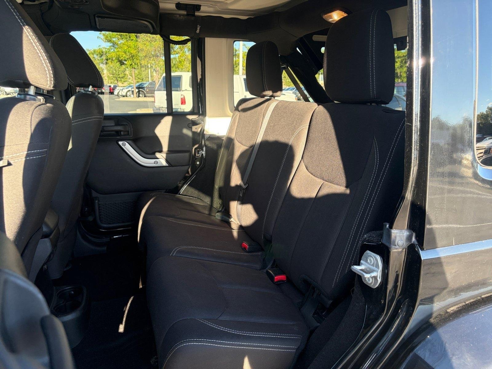 Used 2016 Jeep Wrangler Unlimited Sahara w/ Connectivity Group AWD/4WD image 20