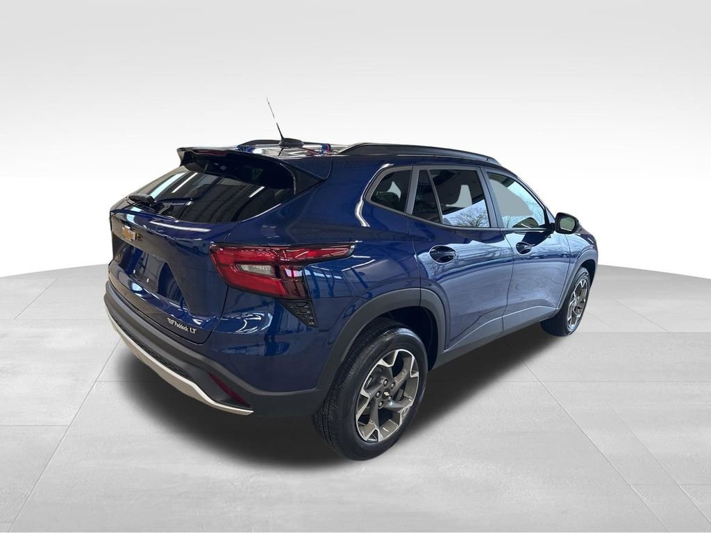 Used 2024 Chevrolet Trax LT w/ Driver Confidence Package FWD image 32