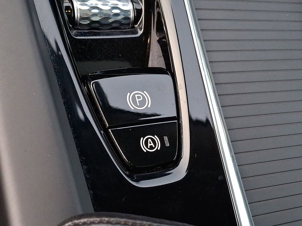 Used 2019 Volvo XC60 T6 Momentum w/ Premium Package image 21