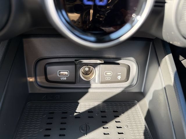 New 2026 Hyundai Venue SEL FWD image 28