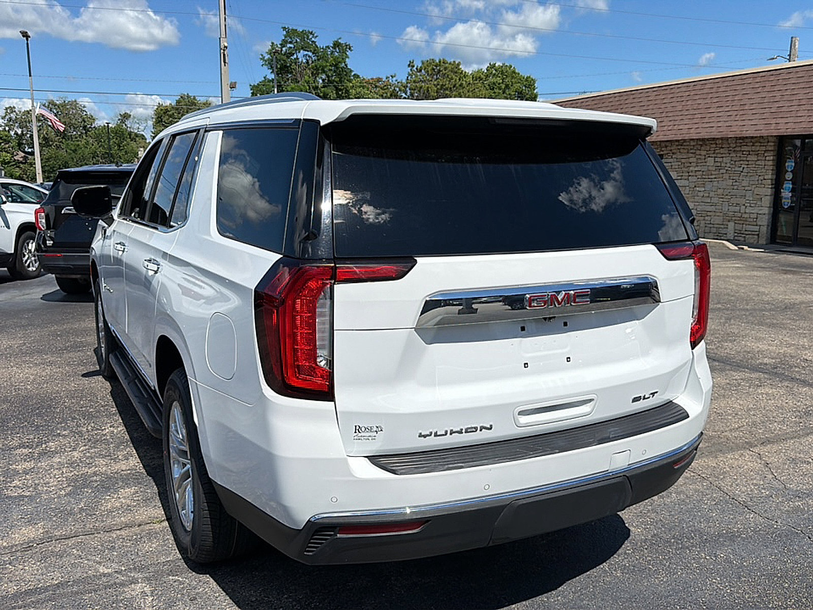 Used 2024 GMC Yukon SLT AWD/4WD image 5