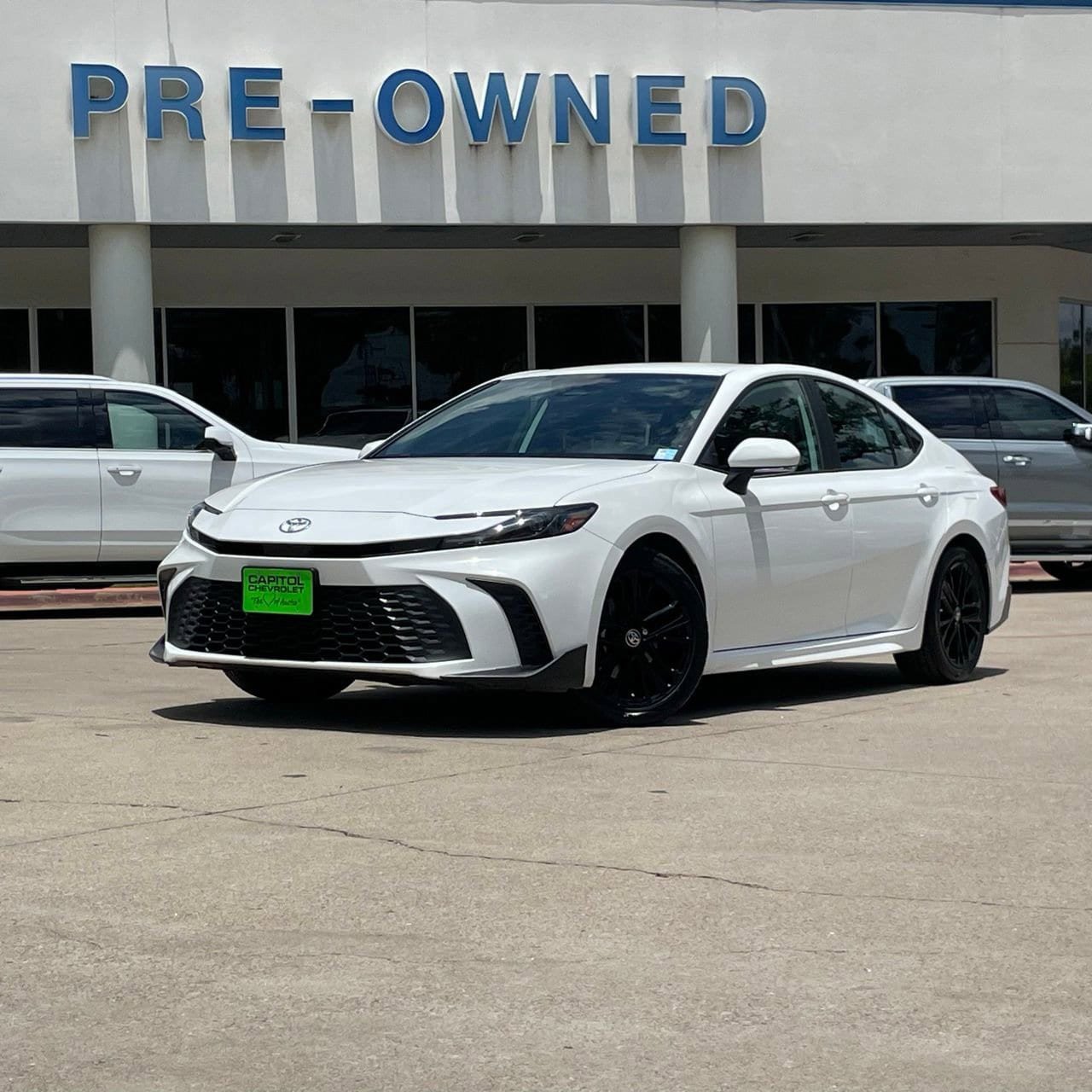 Used 2025 Toyota Camry SE FWD image 2