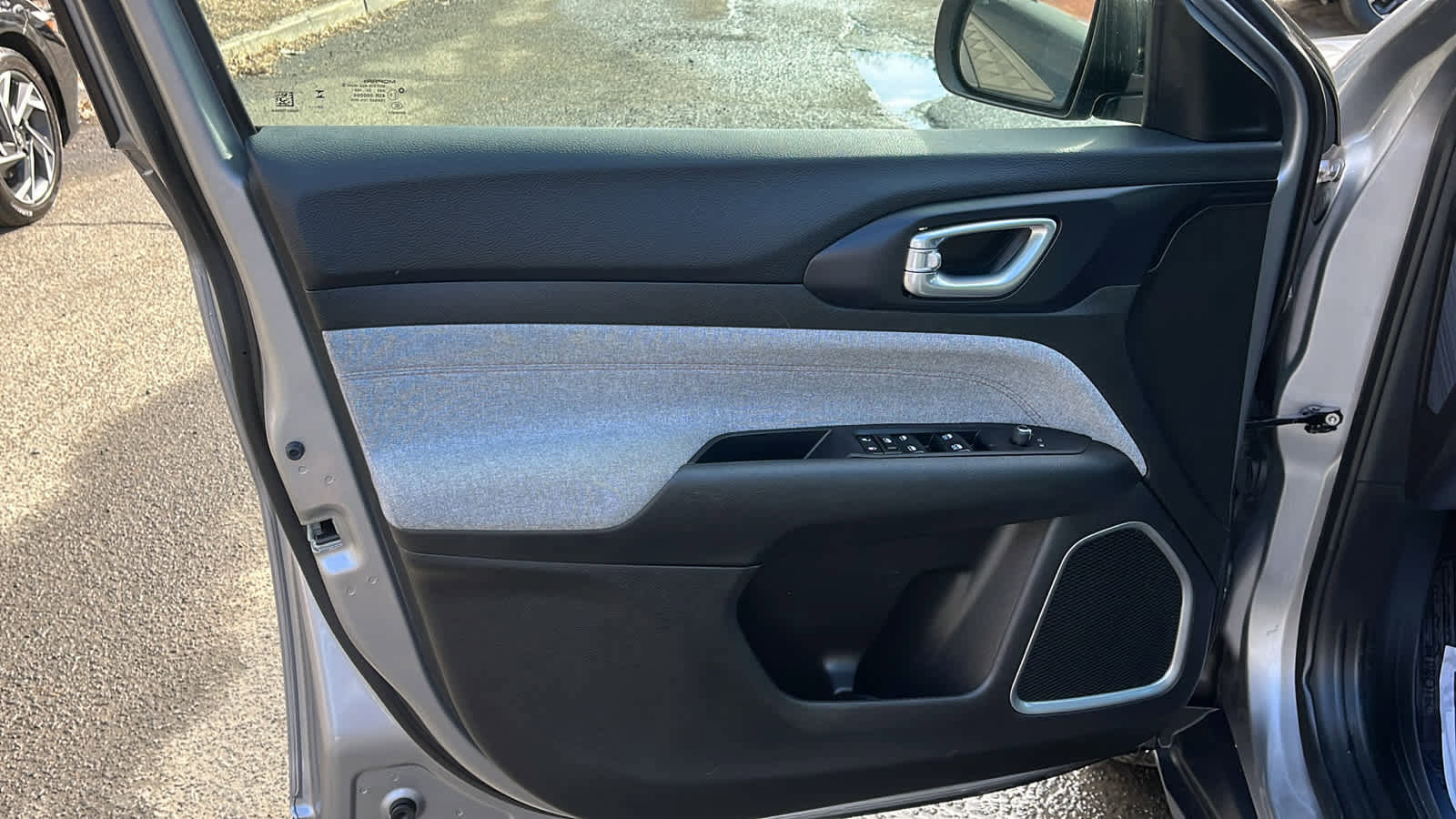 Used 2024 Jeep Compass Latitude image 11