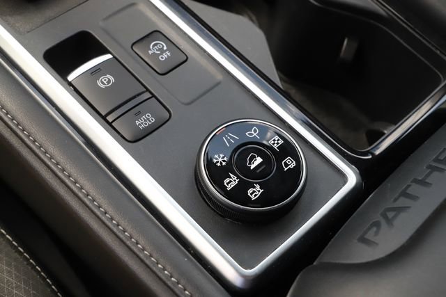 Used 2025 Nissan Pathfinder SV AWD/4WD image 28