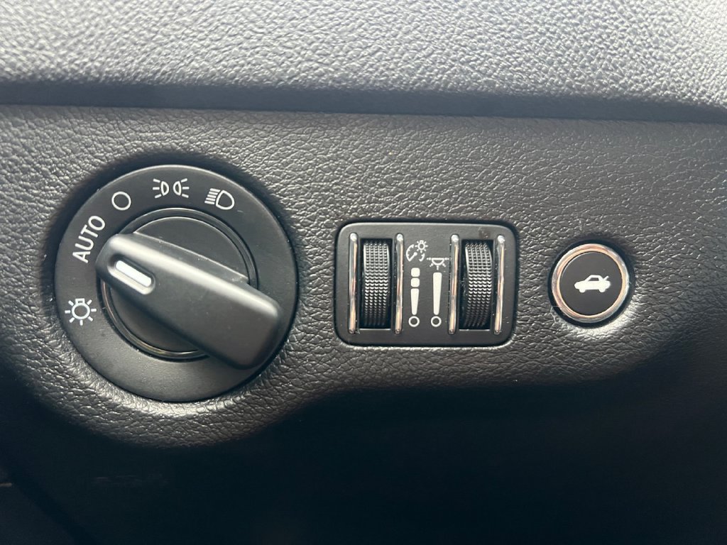 Used 2023 Dodge Charger SXT RWD image 25