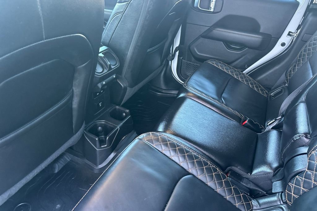 Used 2022 Jeep Gladiator Overland image 12