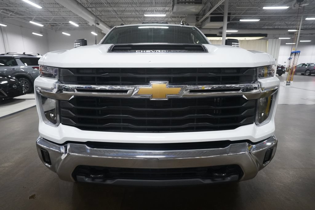 Used 2024 Chevrolet Silverado 2500 LT w/ Convenience Package AWD/4WD image 5