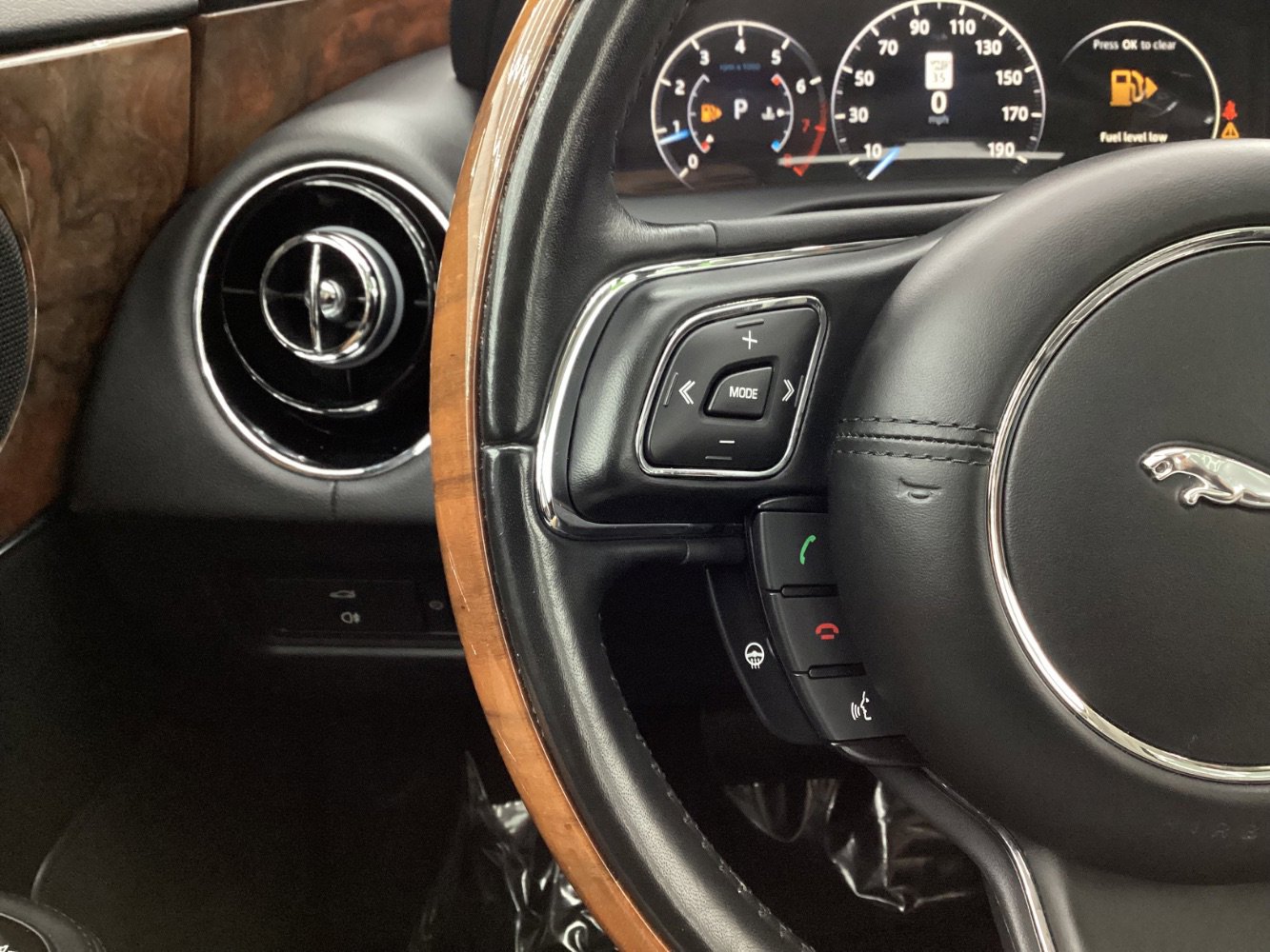 Used 2018 Jaguar XJ R-Sport image 35