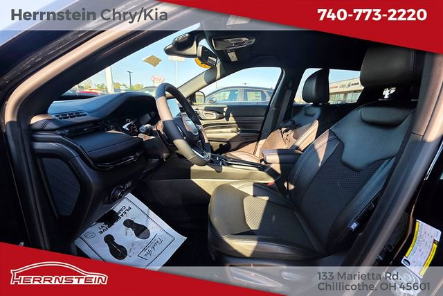 Used 2025 Jeep Compass Latitude w/ Altitude Special Edition image 14