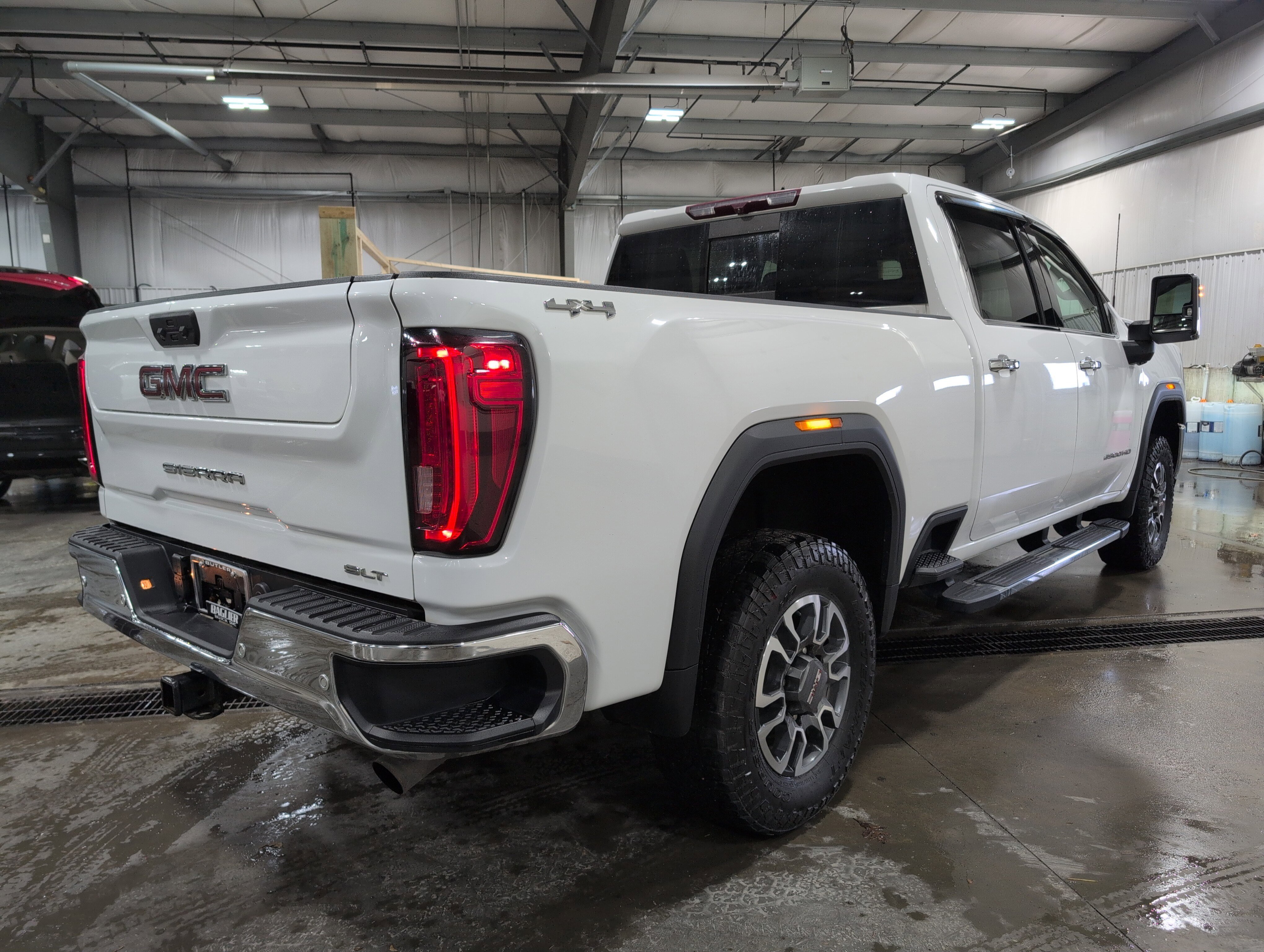 Used 2021 GMC Sierra 2500 SLT w/ SLT Premium Package image 3