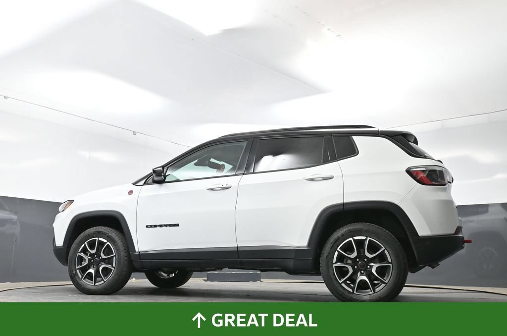 Used 2025 Jeep Compass Trailhawk AWD/4WD image 54