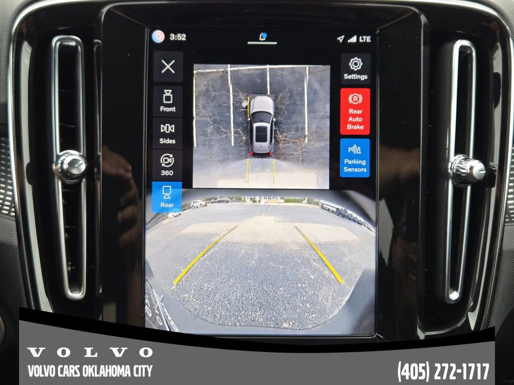 Certified 2025 Volvo XC40 B5 Plus AWD/4WD image 17