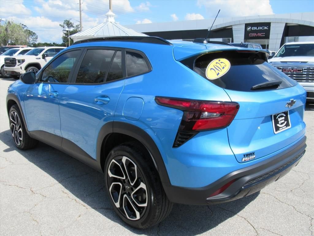 Used 2025 Chevrolet Trax RS image 4
