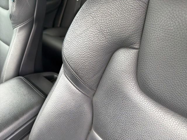 Used 2022 Volvo XC60 B5 Momentum image 16