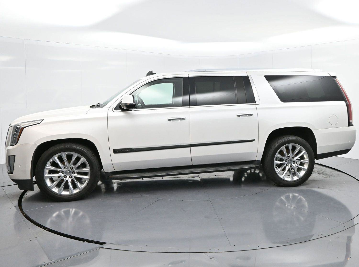 Used 2017 Cadillac Escalade ESV Luxury image 4