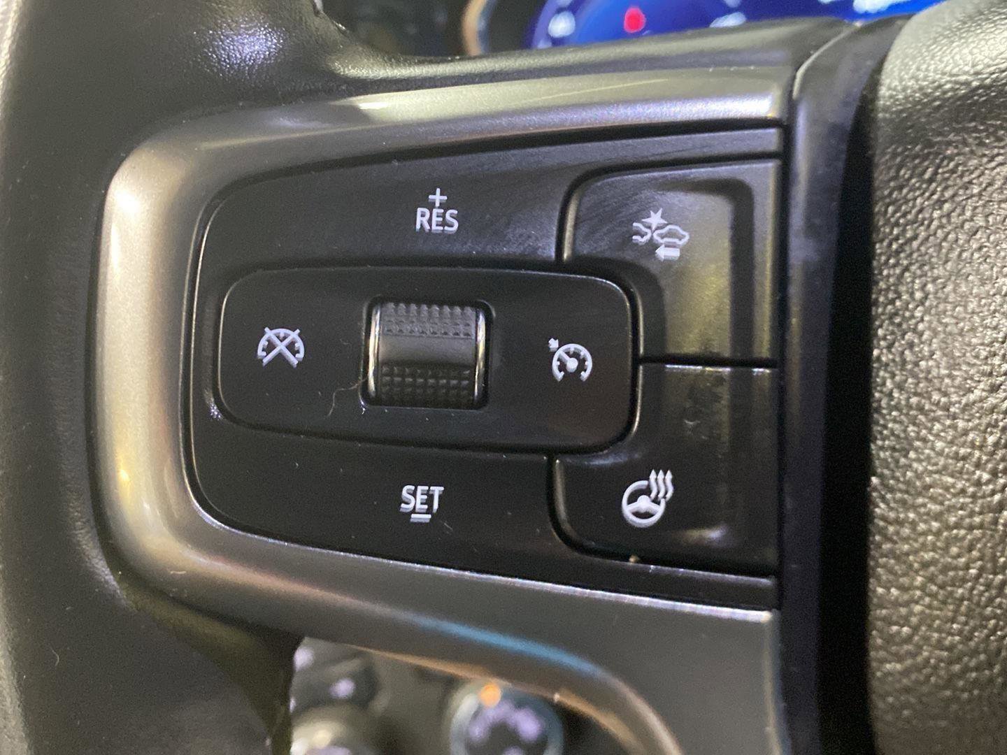 Used 2023 Chevrolet Silverado 1500 LT AWD/4WD image 17