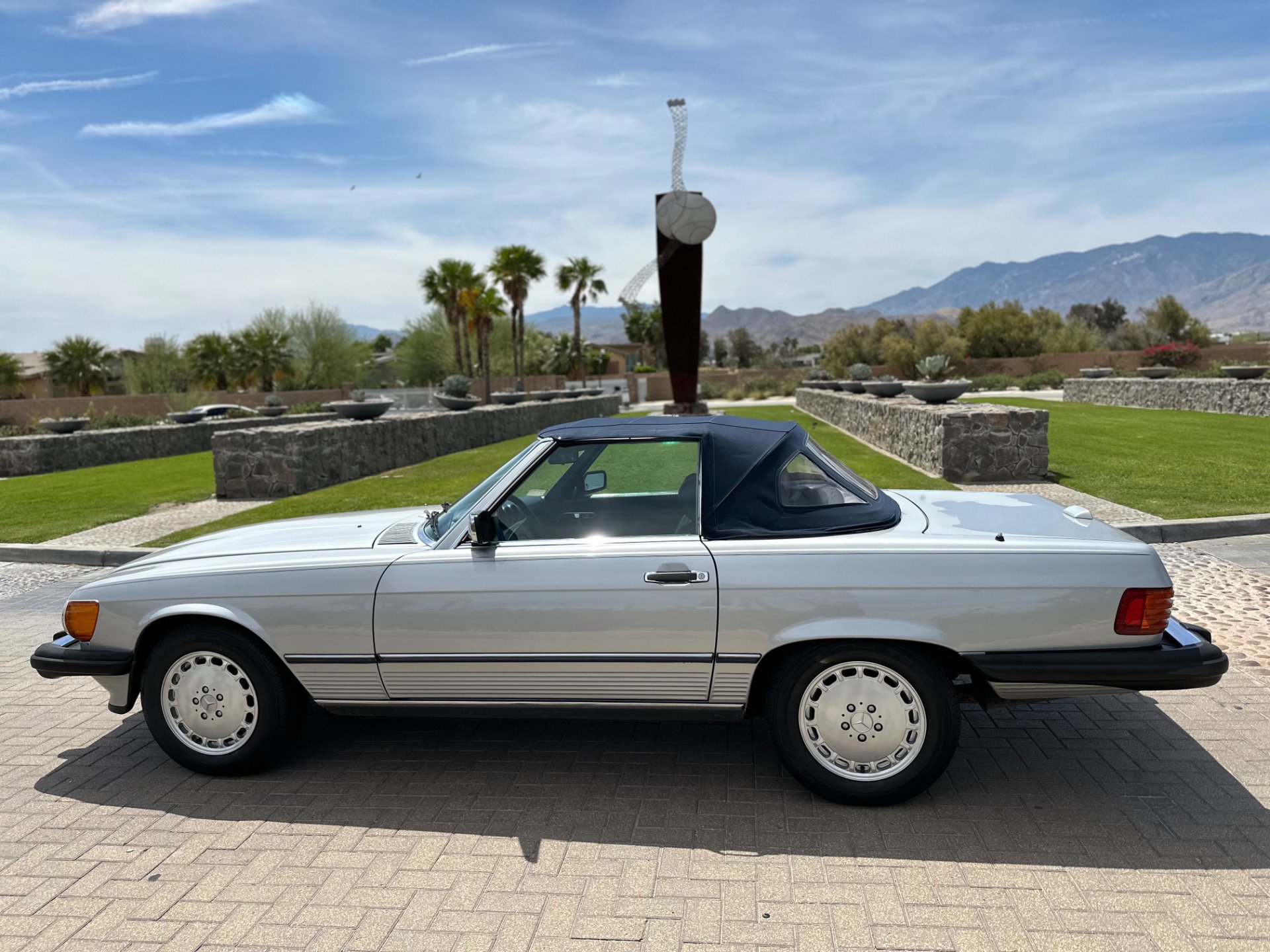 Used 1988 Mercedes-Benz 560 SL image 12