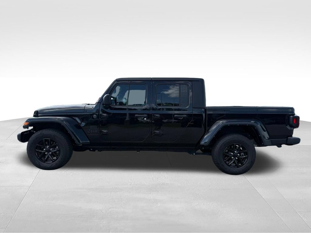 Used 2022 Jeep Gladiator Sport AWD/4WD image 2